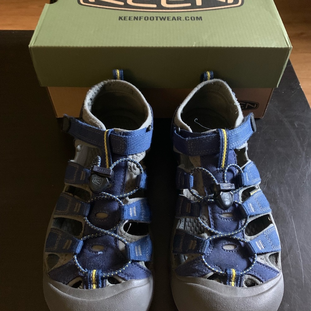 Keen Newport H2 Youth Sandals, size 7, blue